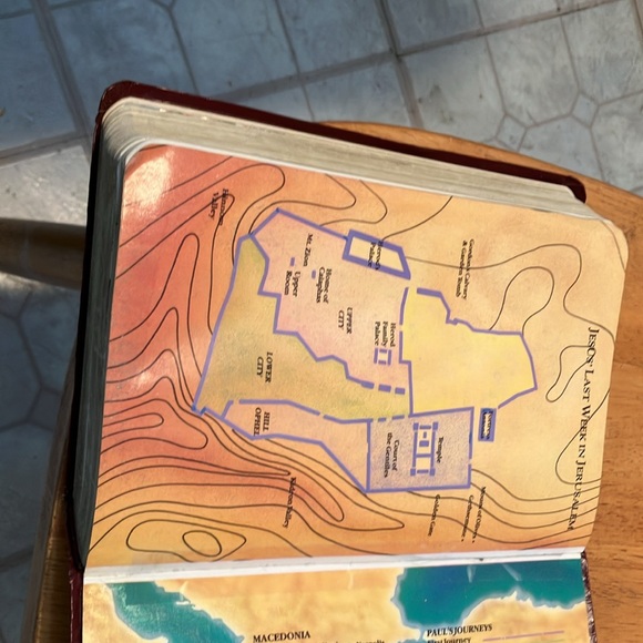 Vintage 1986 - 1988. Holy Bible “ International Children’s “ with many pictures - Picture 11 of 13